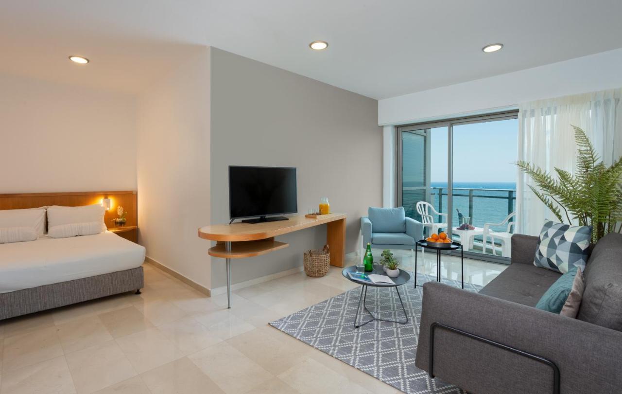 Aparthotel Okeanos On The Beach Herzliya Exterior photo