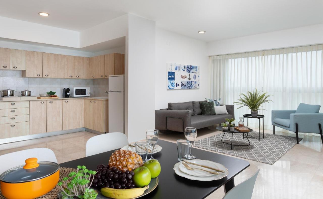 Aparthotel Okeanos On The Beach Herzliya Exterior photo