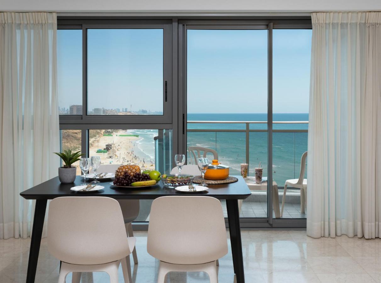 Aparthotel Okeanos On The Beach Herzliya Exterior photo