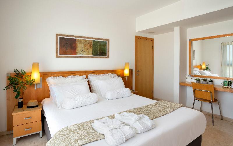 Aparthotel Okeanos On The Beach Herzliya Exterior photo