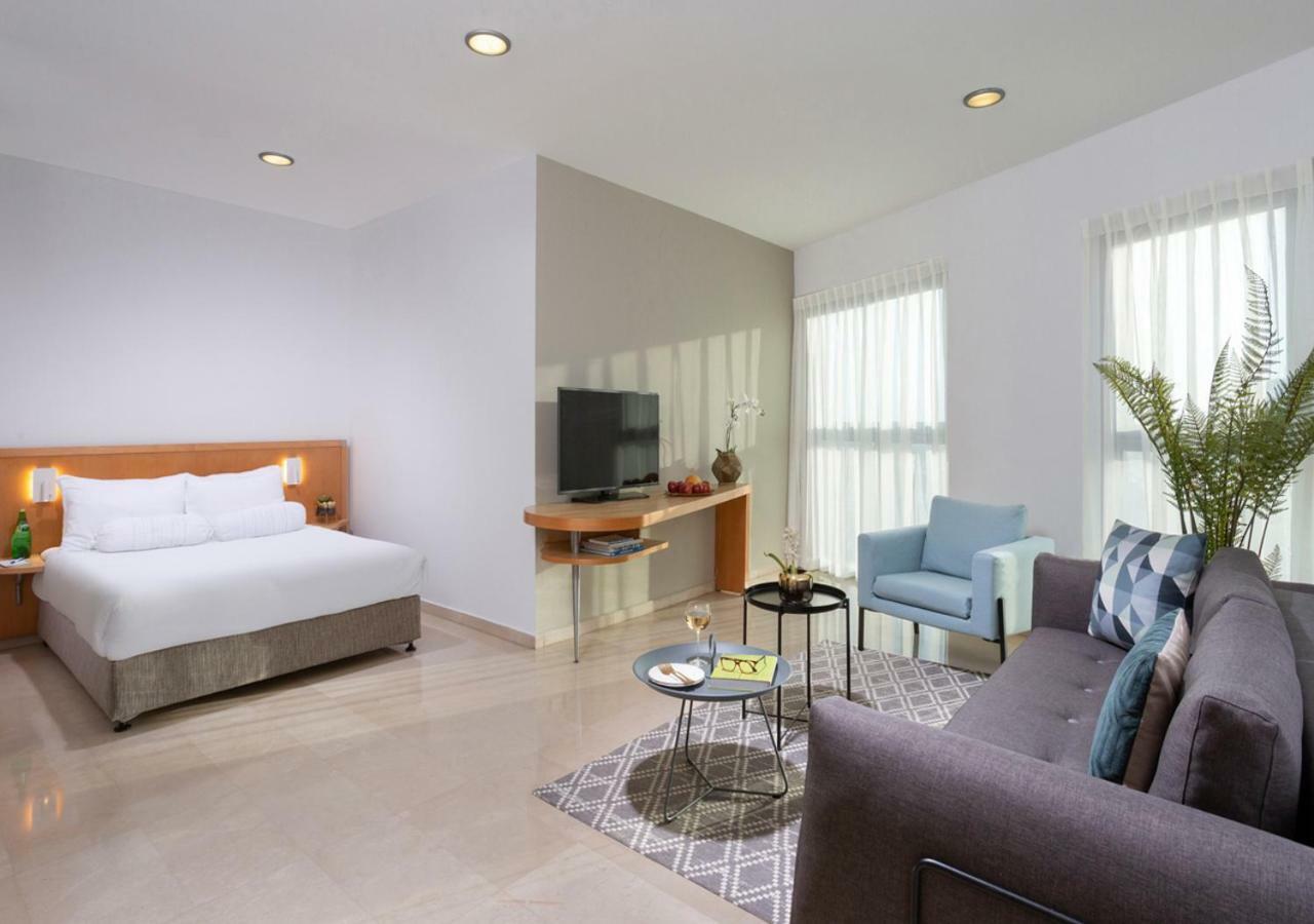 Aparthotel Okeanos On The Beach Herzliya Exterior photo