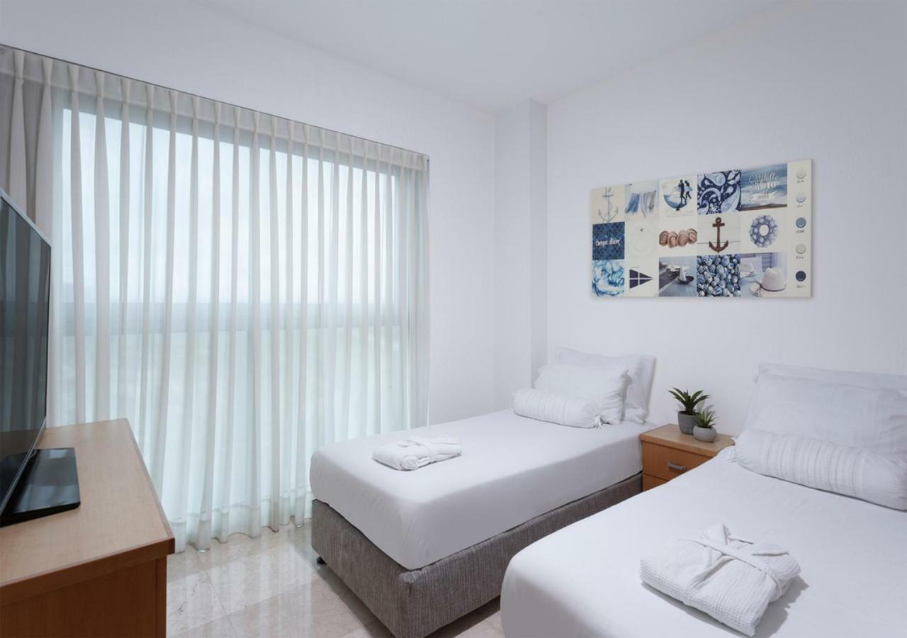Aparthotel Okeanos On The Beach Herzliya Exterior photo