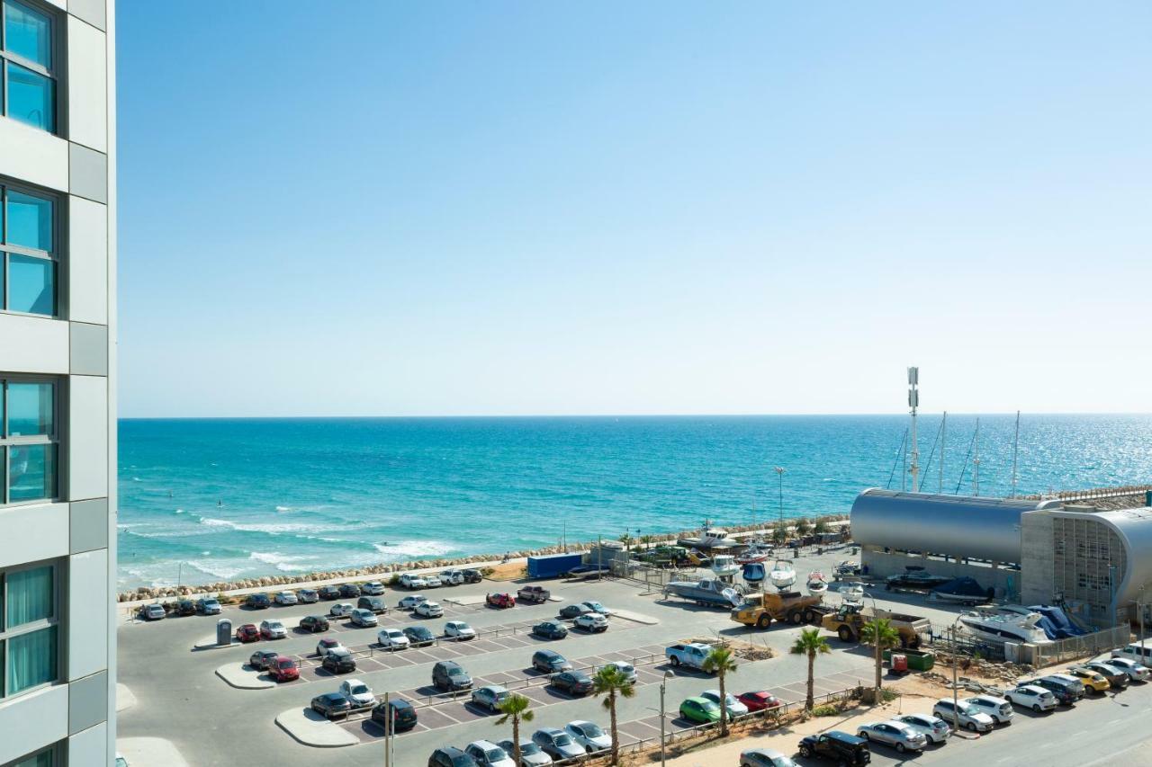 Aparthotel Okeanos On The Beach Herzliya Exterior photo