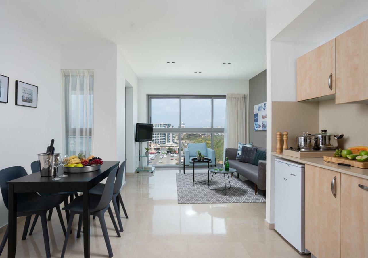 Aparthotel Okeanos On The Beach Herzliya Exterior photo