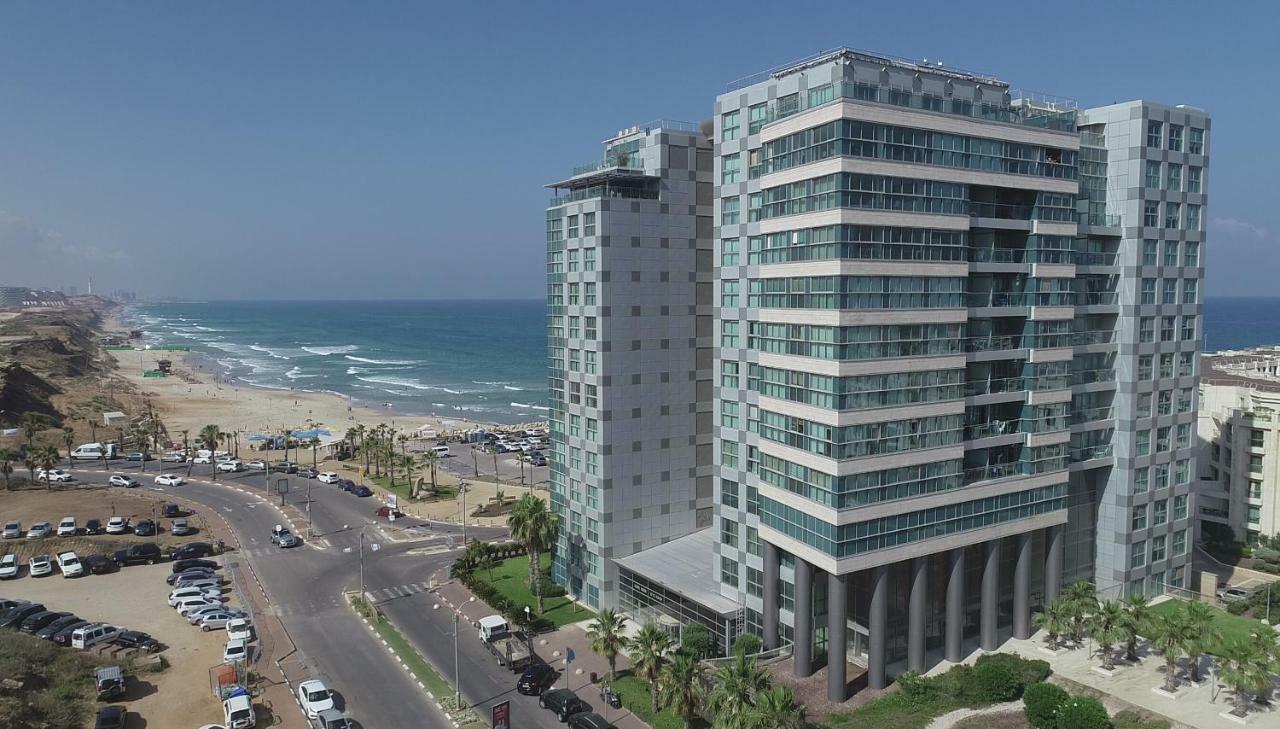 Aparthotel Okeanos On The Beach Herzliya Exterior photo