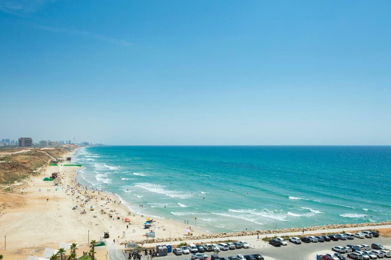 Aparthotel Okeanos On The Beach Herzliya Exterior photo
